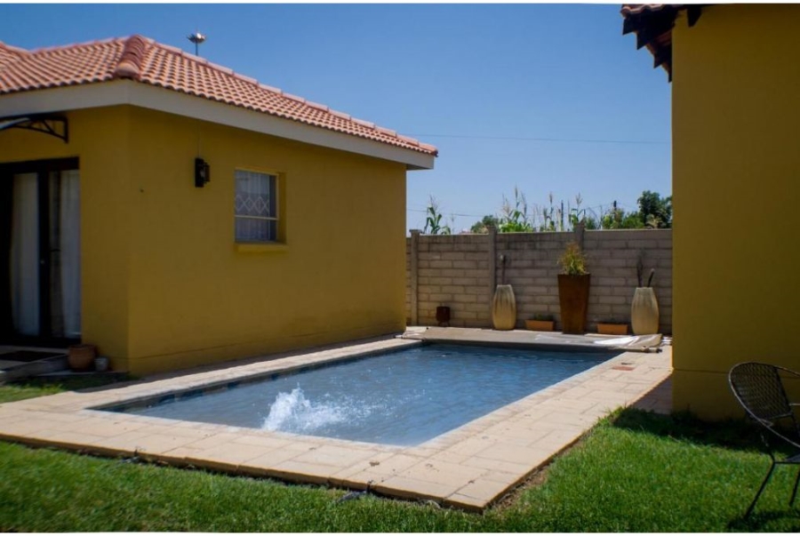 8 Bedroom Property for Sale in Rustenburg Rural North West